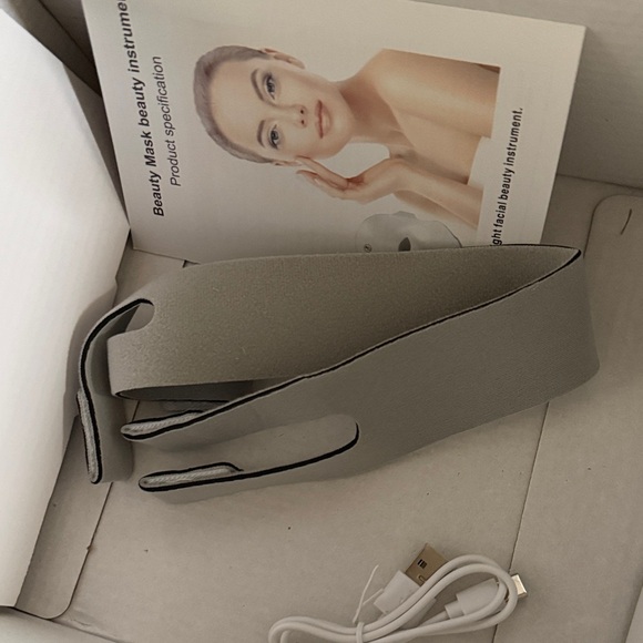 NIB- Rejuvenating LED Facial Mask - White - Picture 5 of 7